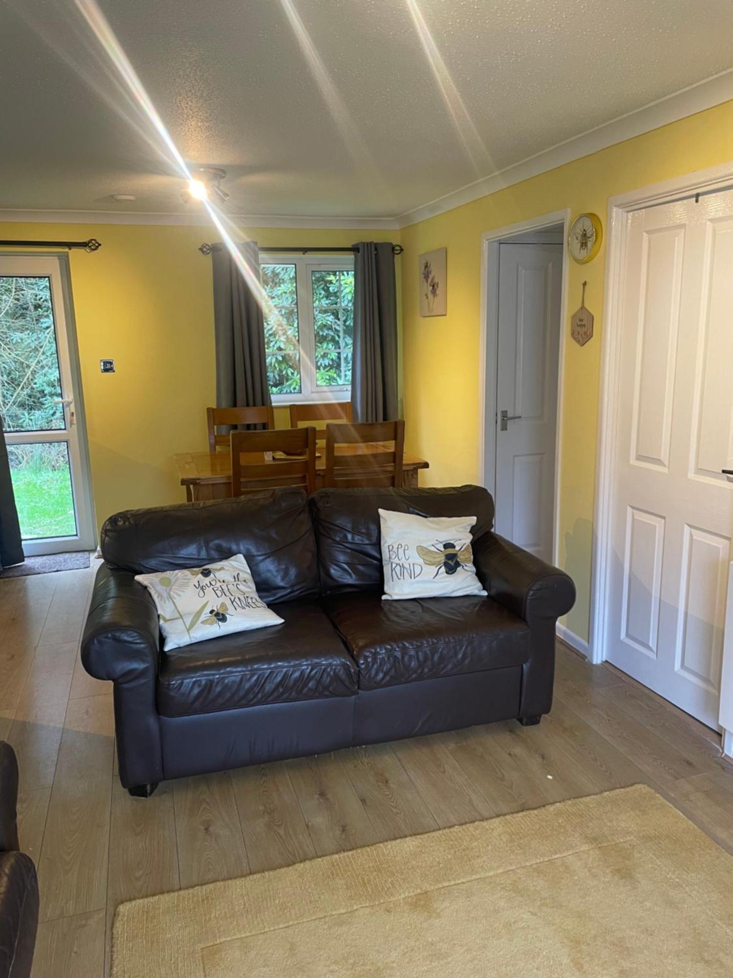Bumblebee Lodge Saint Cleer Exterior foto