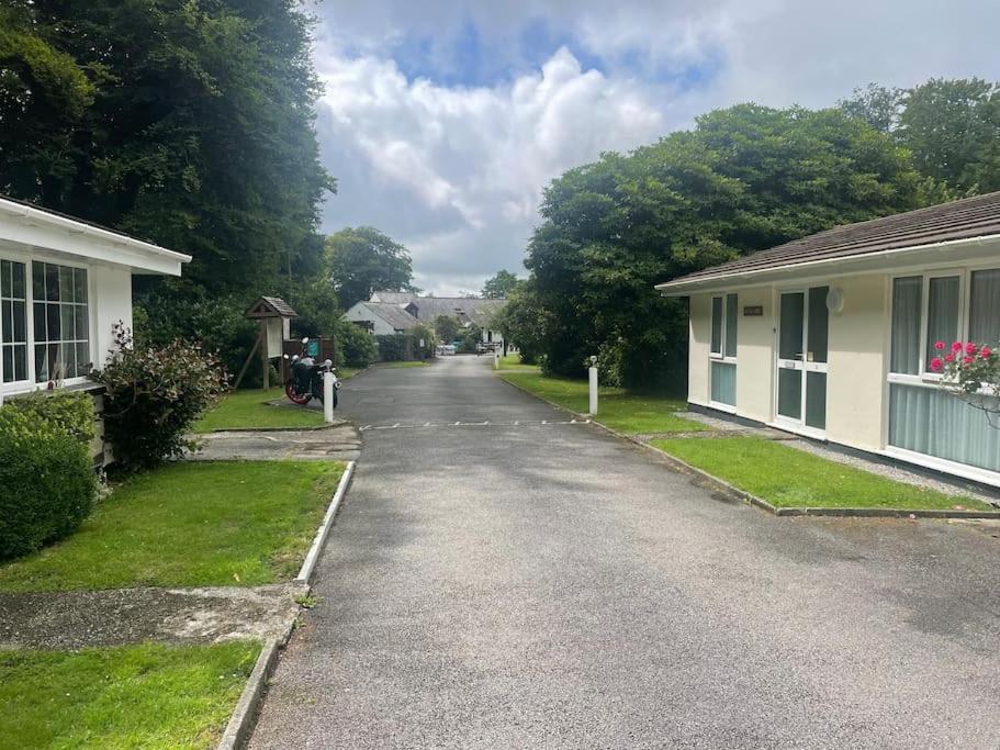 Bumblebee Lodge Saint Cleer Exterior foto