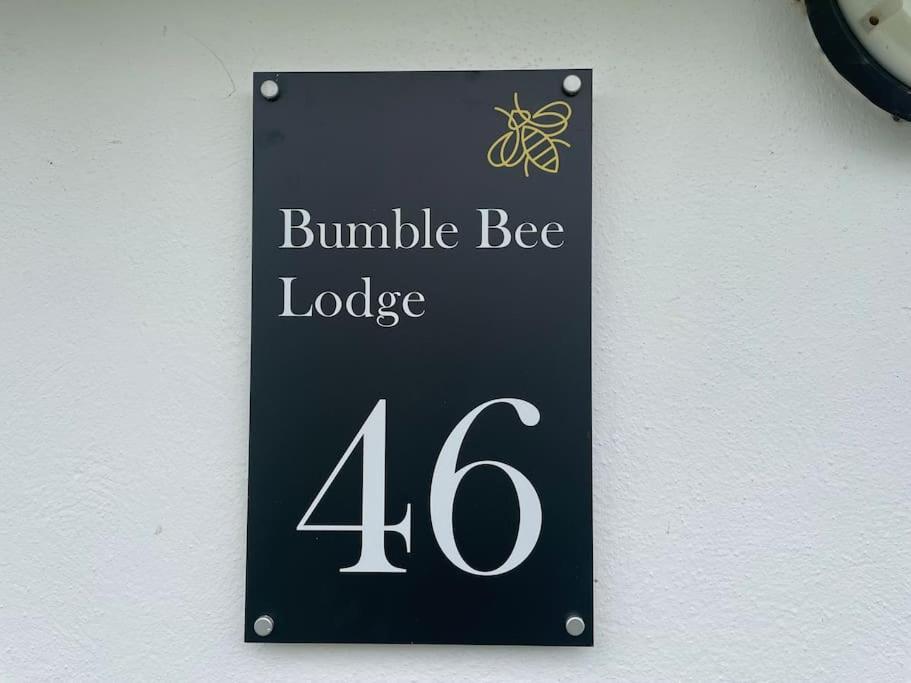Bumblebee Lodge Saint Cleer Exterior foto